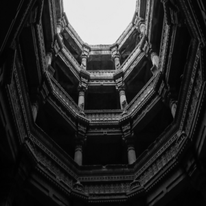 Image by pateljesal5 titled ’stepwell, architecture, ancient’. Source: Pixabay