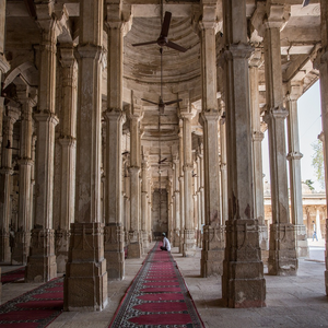 Image by BANITAtour titled ’rani sipri’s mosque tomb, ahmedabad, india’. Source: Pixabay