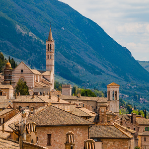 Image by MARTINOPHUC titled ’assisi city, italy, house’. Source: Pixabay