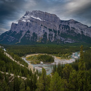 Image by Sonyuser titled ’mountains, river, banff’. Source: Pixabay