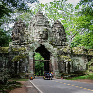 Image by pen_ash titled ’angkor thom, gate, victory gate’. Source: Pixabay