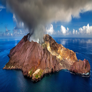Image by Julius_Silver titled ’new zealand, volcano, crater’. Source: Pixabay