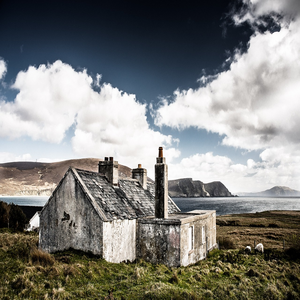 Image by Christian_Birkholz titled ’hut, ruins, house’. Source: Pixabay
