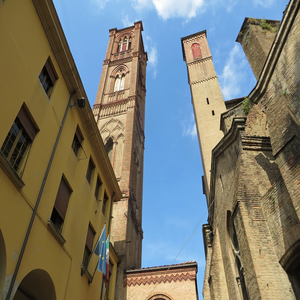 Image by DEZALB titled ’italy, bologna, towers’. Source: Pixabay