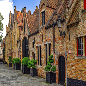 Image by djedj titled ’building, house, facade’. Source: Pixabay