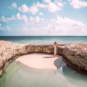 Image by andrescorpus titled ’beach, couple, lovers’. Source: Pixabay