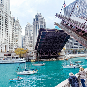 Image by Charlottees titled ’chicago, city, building’. Source: Pixabay