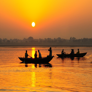 Image by TonW titled ’india, varinasia, ganges’. Source: Pixabay