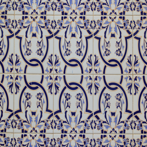 Image by 2427999 titled ’portugal, faro, tile’. Source: Pixabay
