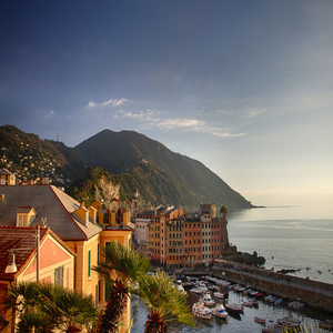 Image by dexmac titled ’genoa, sea, tourism’. Source: Pixabay