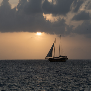 Image by 6399137 titled ’cayman island, sunset, sea’. Source: Pixabay Image by 6399137 titled ’cayman island, sunset, sea’. Source: Pixabay