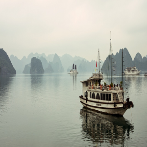Image by patrickmoretti06 titled ’boat, halong bay, landscape’. Source: Pixabay