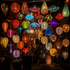 Image by mailanmaik titled ’market, lamps, light’. Source: Pixabay