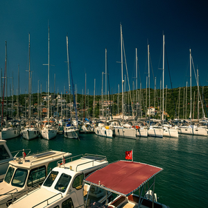 Image by AysglAlp titled ’marina, nature, boats’. Source: Pixabay