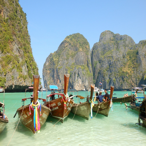 Image by marinaoffice0850 titled ’boats, sea, rocks’. Source: Pixabay
