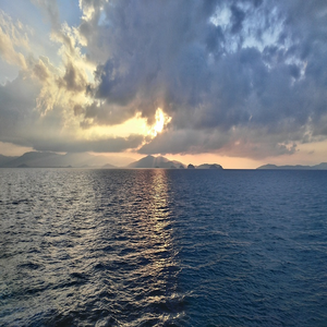 Image by svetterli68 titled ’sunrise, koh samui, nature’. Source: Pixabay