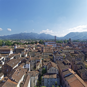 Image by Makalu titled ’italy, tuscany, lucca’. Source: Pixabay