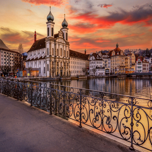Image by bea61 titled ’city, dusk, travel’. Source: Pixabay