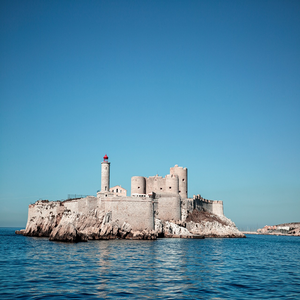 Image by gdmoonkiller titled ’marseille, france, castle’. Source: Pixabay