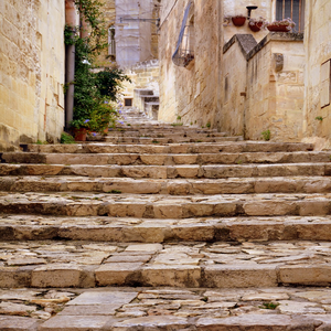 Image by pcdazero titled ’stairs, alley, old town’. Source: Pixabay