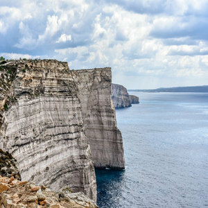 Image by Alehandra13 titled ’cliff, travel, sea’. Source: Pixabay