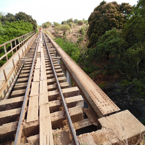 Image by majimazuri21 titled ’africa, railway, river’. Source: Pixabay