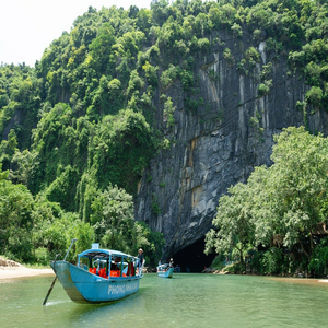 Image by pen_ash titled ’boat, river, motorboat’. Source: Pixabay
