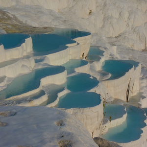 Image by LoggaWiggler titled ’pamukkale, sintered lime terraces, sinter terrace’. Source: Pixabay