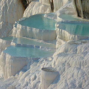 Image by LoggaWiggler titled ’pamukkale, nature, sintered lime terraces’. Source: Pixabay