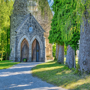 Image by Antranias titled ’architecture, church, gate’. Source: Pixabay