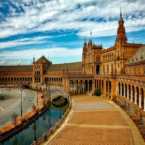 Image by 12019 titled ’plaza espana, seville, spain’. Source: Pixabay