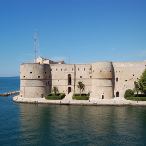Image by legabbiedelcuore titled ’puglia, taranto, castle’. Source: Pixabay
