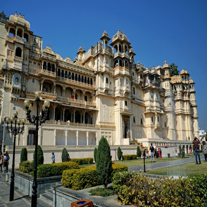 Image by Glavo titled ’udaipur, city palace, architecture’. Source: Pixabay