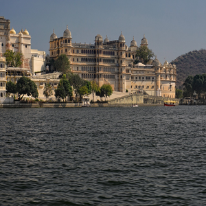 Image by Glavo titled ’city palace, architecture, flow’. Source: Pixabay