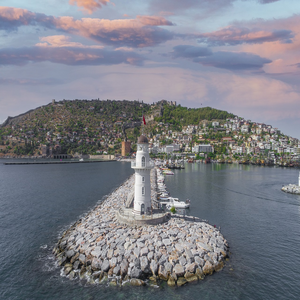 Image by 10444241 titled ’lighthouse, coast, alanya’. Source: Pixabay Image by 10444241 titled ’lighthouse, coast, alanya’. Source: Pixabay