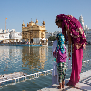 Image by Cuyahoga titled ’india, amritsar, golden temple’. Source: Pixabay