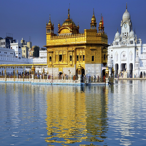 Image by RichardMc titled ’amritsar, golden, temple’. Source: Pixabay