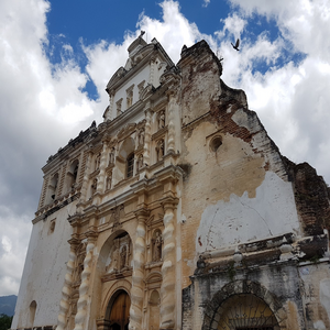 Image by SIMPLEMENTE_FLO titled ’antigua guatemala, churches, guatemala’. Source: Pixabay