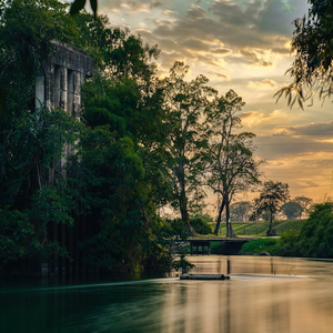 Image by RonaldPlett titled ’river, iguana creek bridge, sunset’. Source: Pixabay