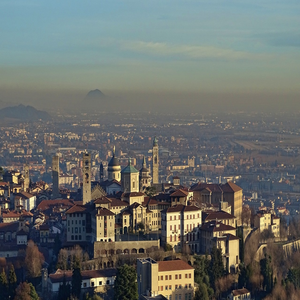 Image by jk-bb titled ’bergamo, sunset, bergamo cathedral’. Source: Pixabay