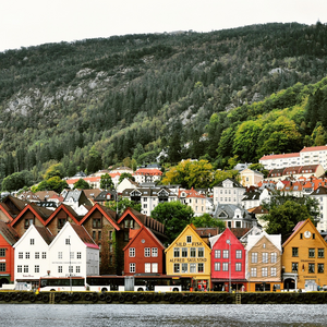 Image by fernwehfolks titled ’house, building, architecture’. Source: Pixabay