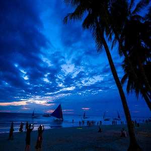 Image by 路小飞 titled ’boracay, philippine, long beach island’. Source: Pixabay