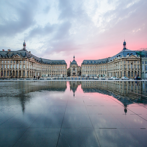 Image by JonathanRieder titled ’bordeaux, sunset, sky’. Source: Pixabay