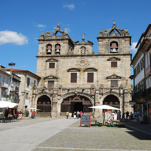 Image by turra2 titled ’braga, cathedral, portugal’. Source: Pixabay