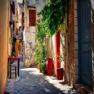 Image by fietzfotos titled ’alley, chania, crete’. Source: Pixabay