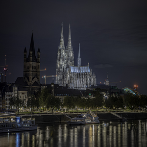 Image by doosenwhacker titled ’cologne cathedral, night time, rhine river’. Source: Pixabay