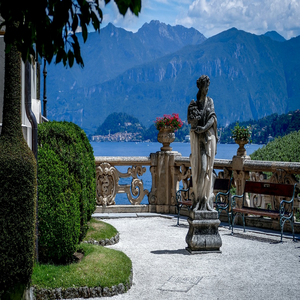 Image by leszekgolebiewski229 titled ’italy, como, lake’. Source: Pixabay