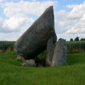 Image by fsHH titled ’religion, grave facility, brown hill’. Source: Pixabay