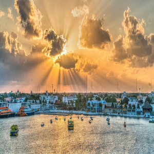 Image by Michelle_Raponi titled ’sunrise, sun rays, cozumel’. Source: Pixabay