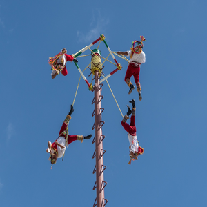 Image by Michelle_Raponi titled ’acrobats, flying, cozumel’. Source: Pixabay
